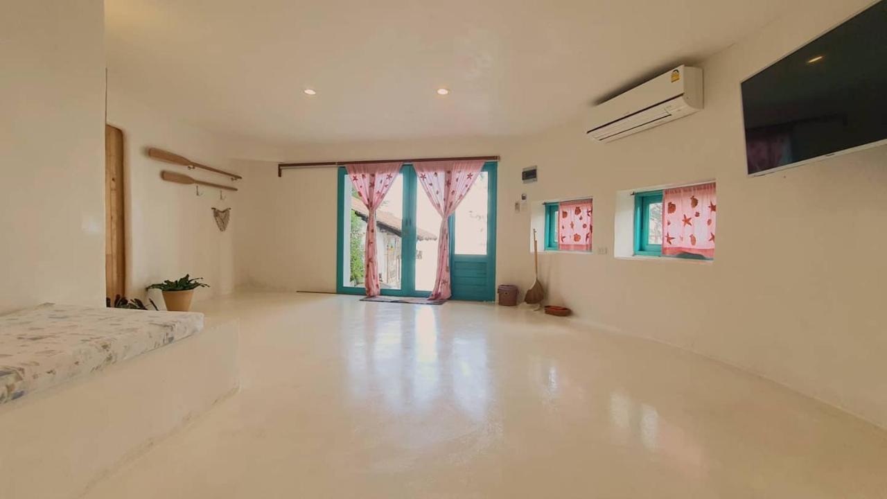 Maliblues Bed & Art Gallery Chumphon Exteriör bild