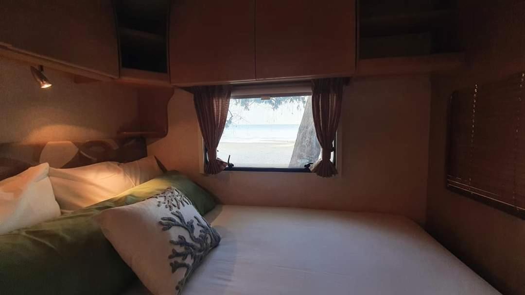 Maliblues Bed & Art Gallery Chumphon Exteriör bild