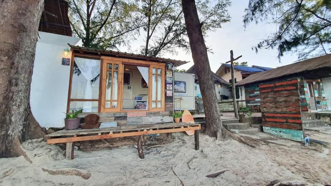 Maliblues Bed & Art Gallery Chumphon Exteriör bild
