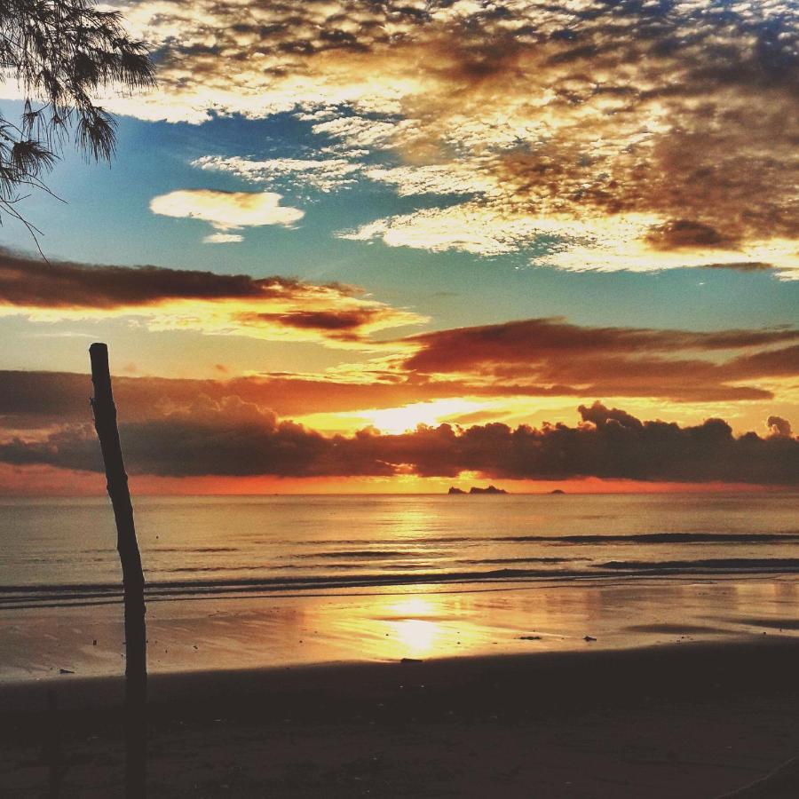 Maliblues Bed & Art Gallery Chumphon Exteriör bild