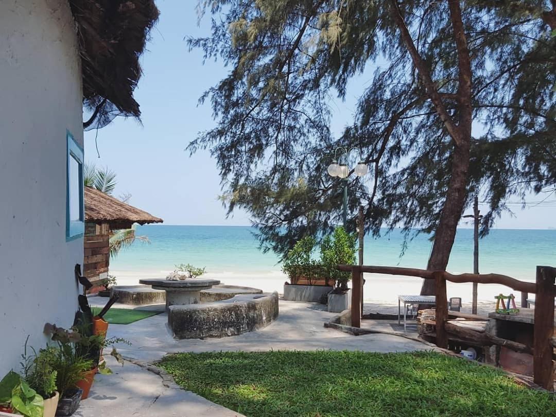 Maliblues Bed & Art Gallery Chumphon Exteriör bild