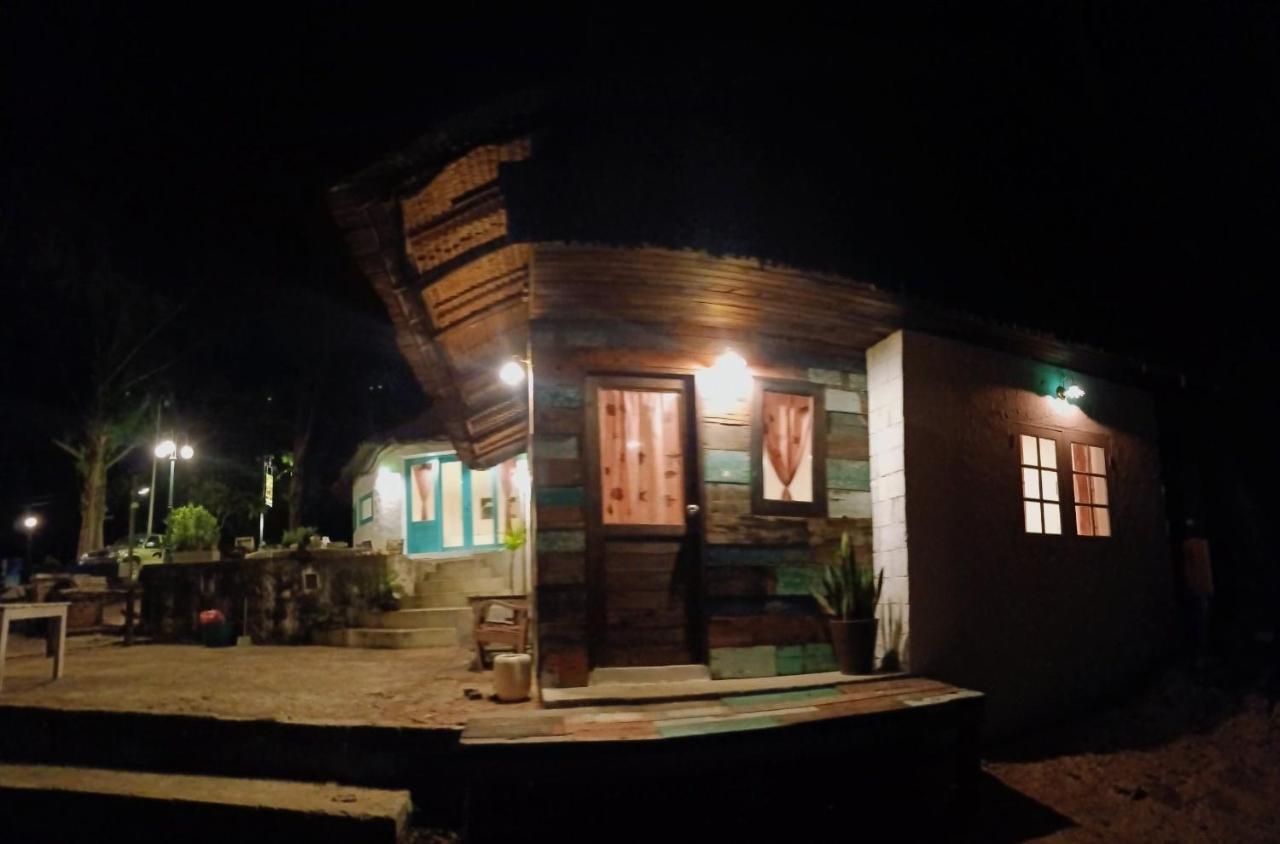 Maliblues Bed & Art Gallery Chumphon Exteriör bild